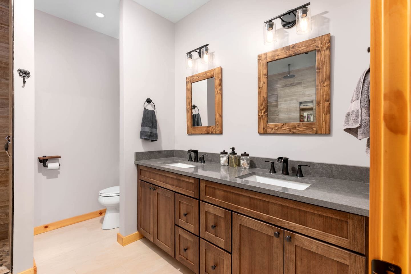 Luxury Log Cabin with Panoramic Mountain Views in Conway, New Hampshire