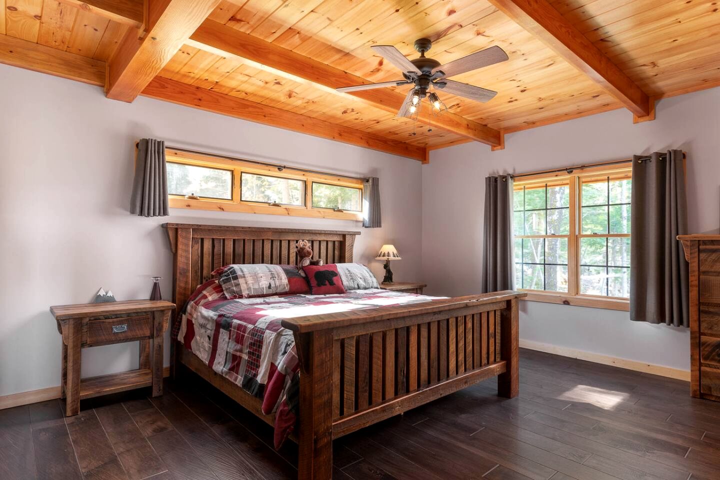 Luxury Log Cabin with Panoramic Mountain Views in Conway, New Hampshire