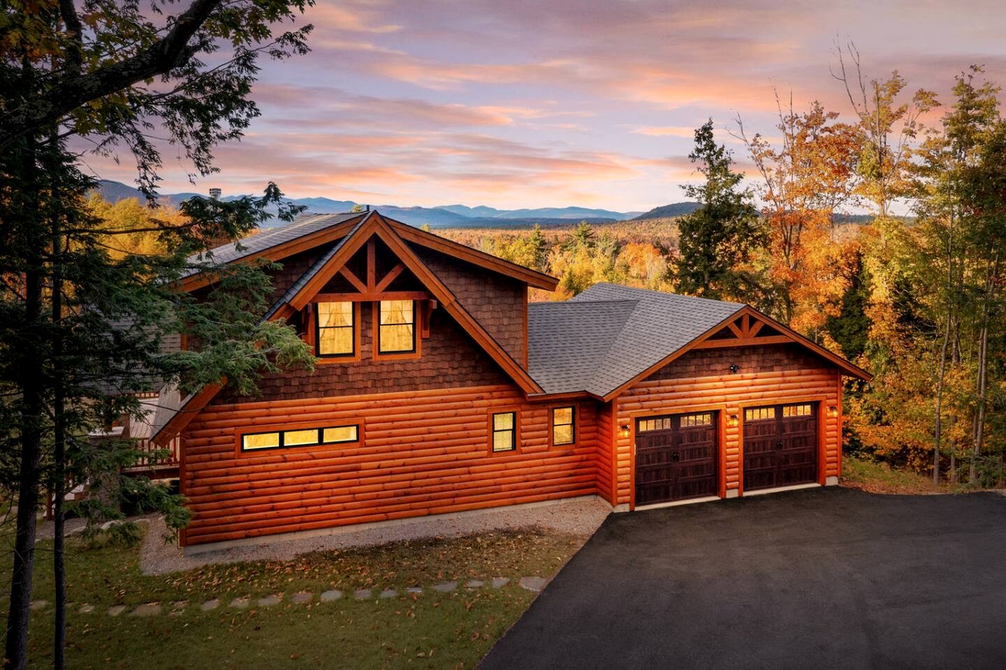 Luxury Log Cabin with Panoramic Mountain Views in Conway, New Hampshire