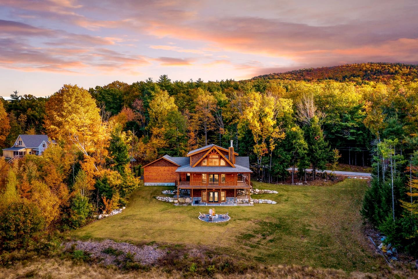 Luxury Log Cabin with Panoramic Mountain Views in Conway, New Hampshire