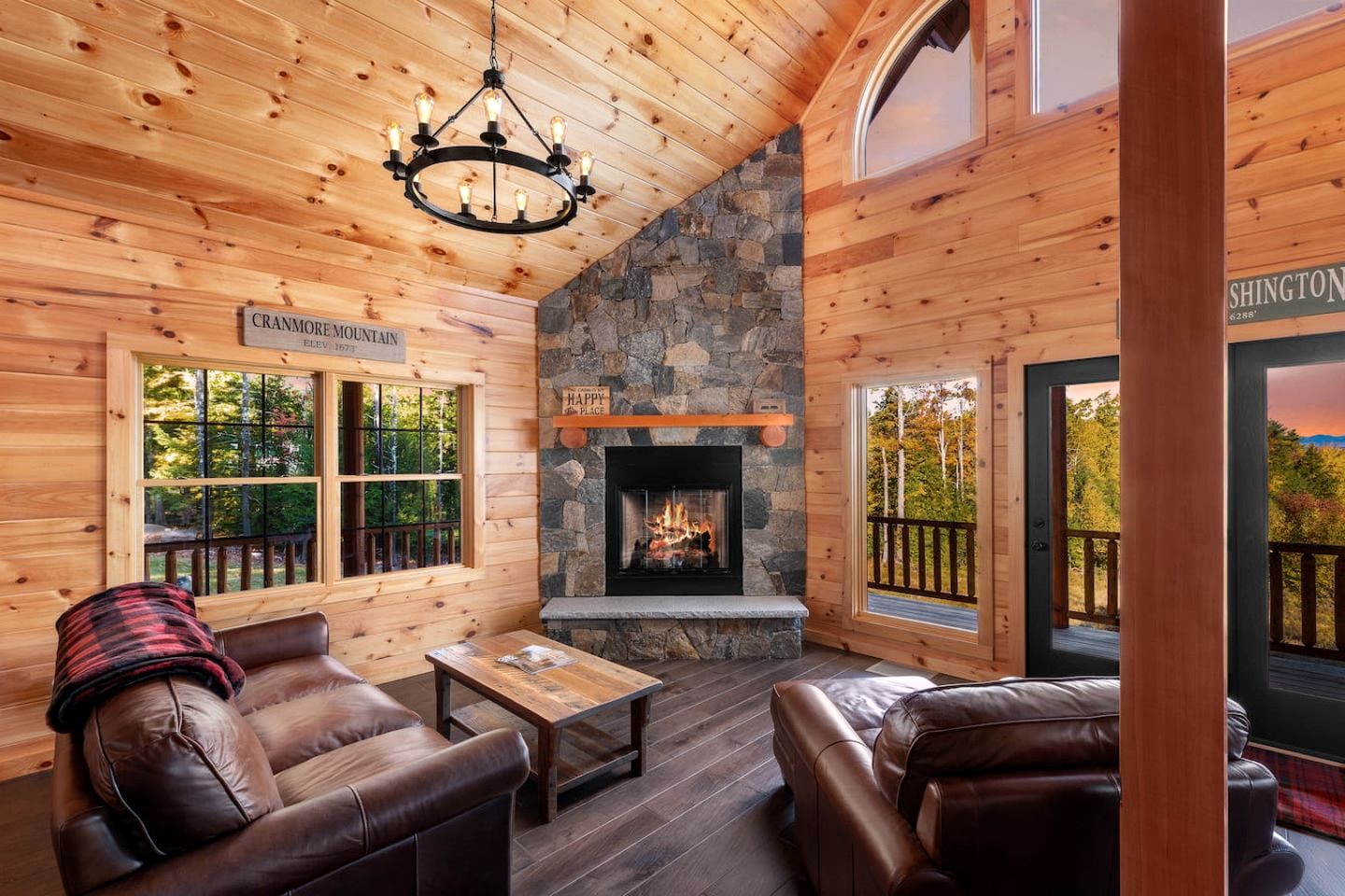 Luxury Log Cabin with Panoramic Mountain Views in Conway, New Hampshire
