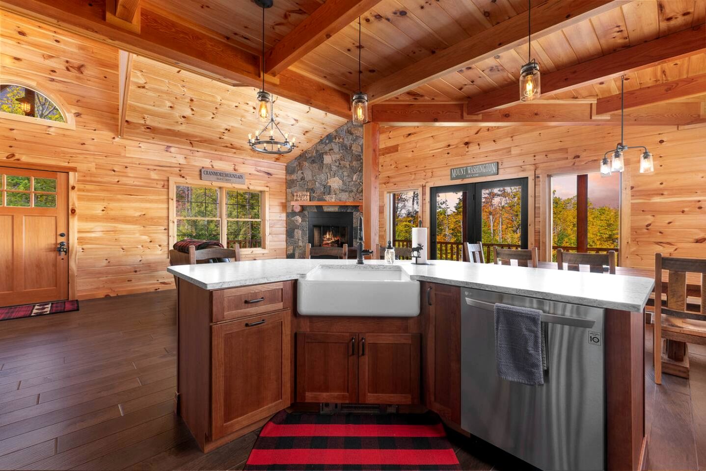 Luxury Log Cabin with Panoramic Mountain Views in Conway, New Hampshire