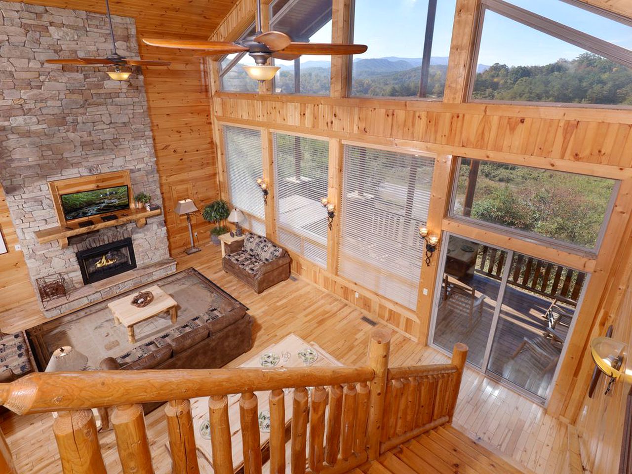 Luxury Cabin Getaway with a Private Hot Tub near Pigeon Forge in Tennessee