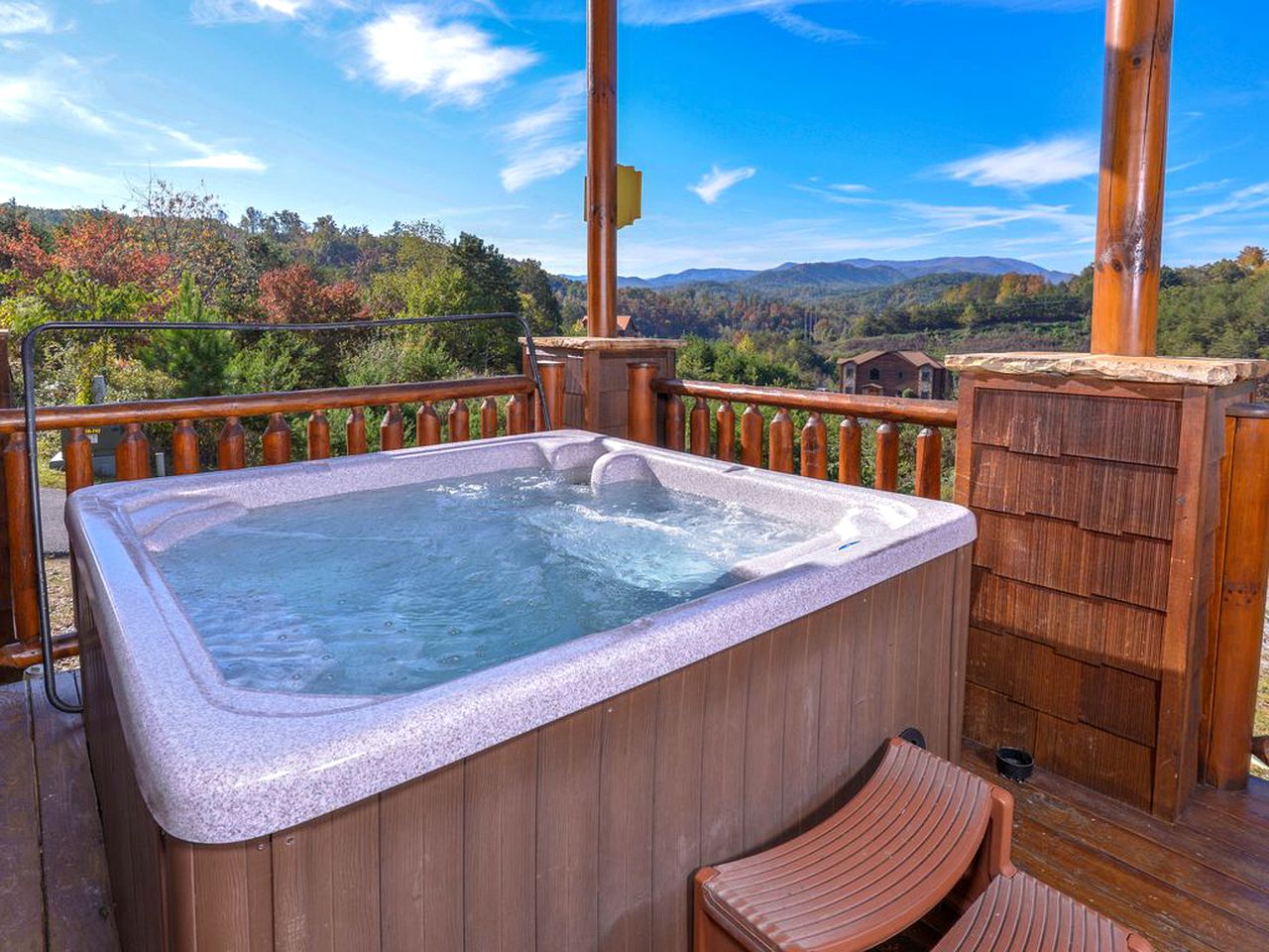 Luxury Cabin Getaway with a Private Hot Tub near Pigeon Forge in Tennessee