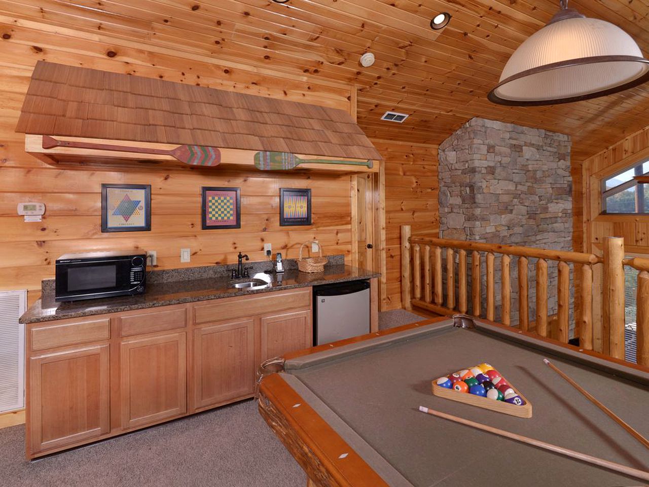 Luxury Cabin Getaway with a Private Hot Tub near Pigeon Forge in Tennessee