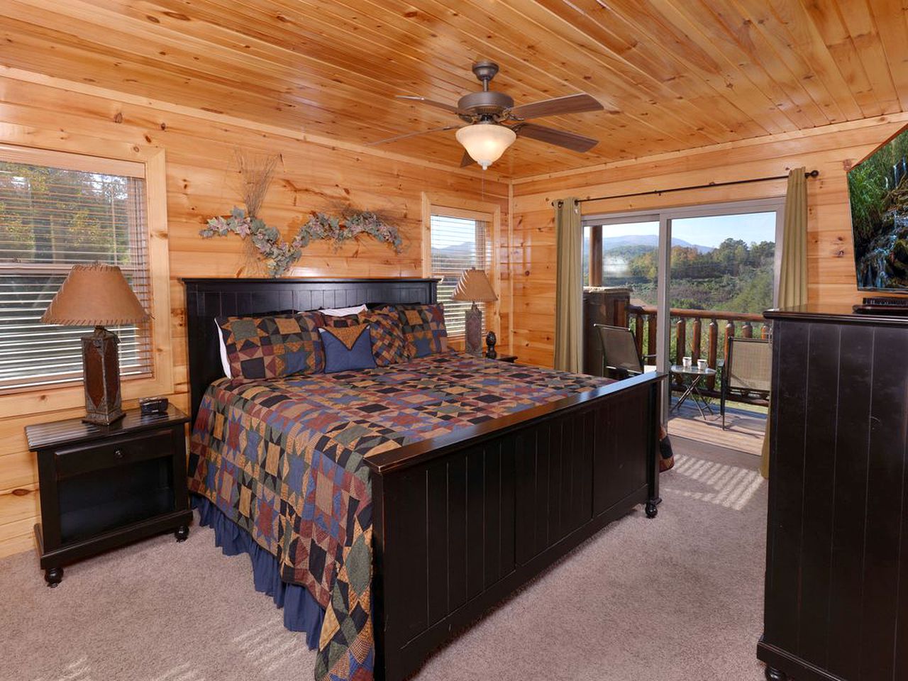 Luxury Cabin Getaway with a Private Hot Tub near Pigeon Forge in Tennessee