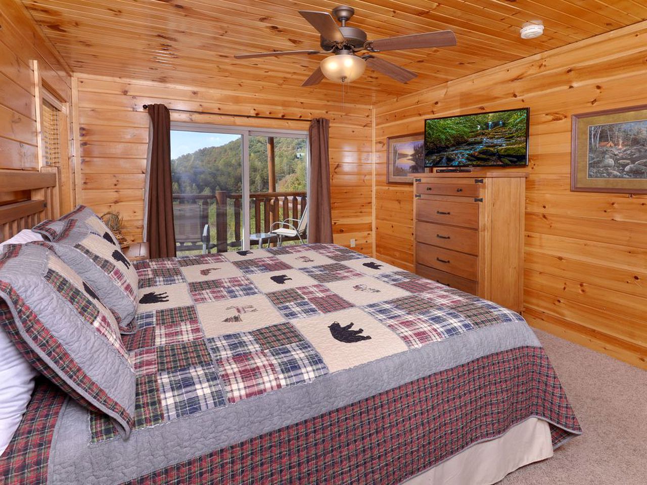 Luxury Cabin Getaway with a Private Hot Tub near Pigeon Forge in Tennessee