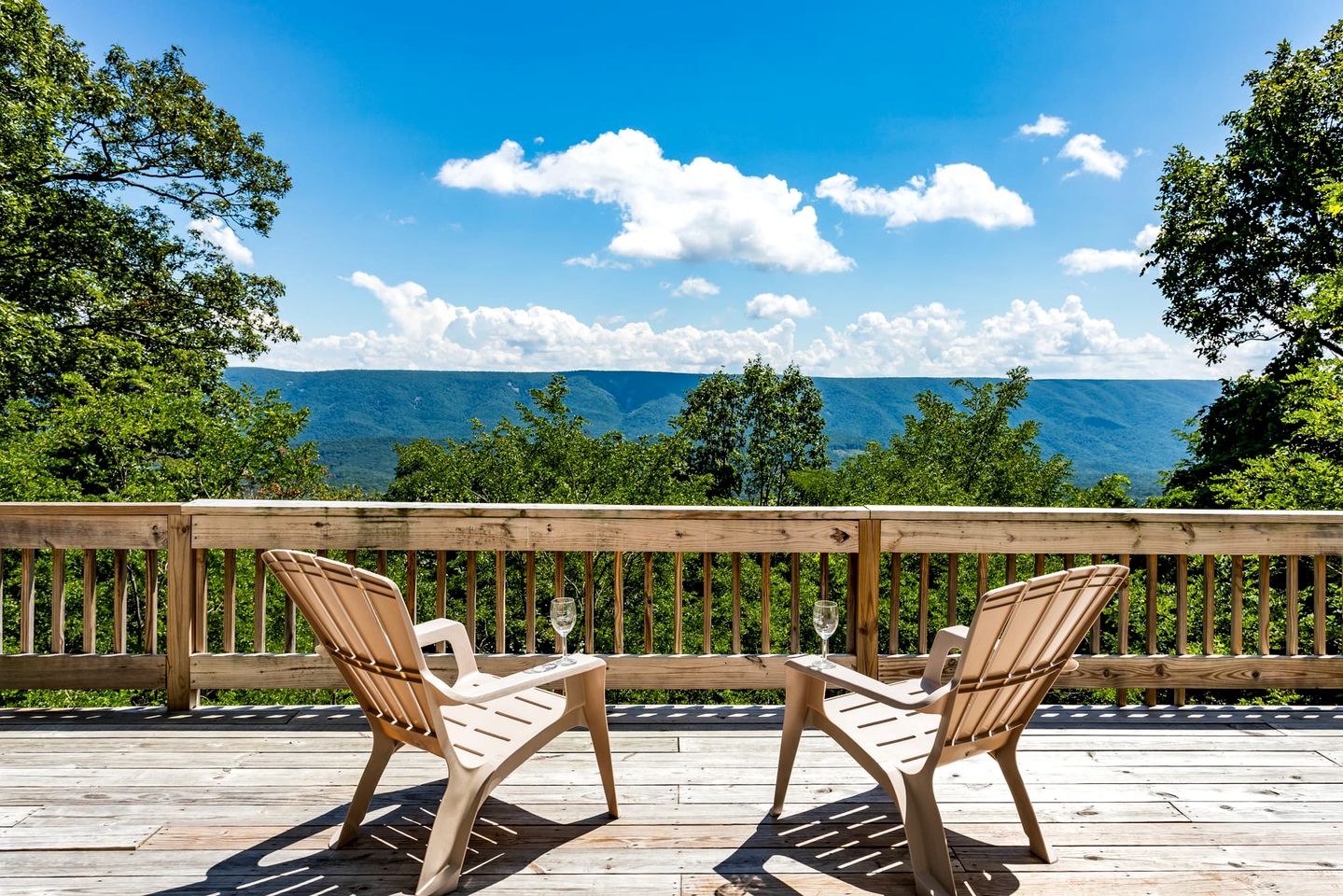 Mountainside Cabin with Hot Tub, Fire Pit and Deck Tucked Away in the Woods of Great Cacapon, WV