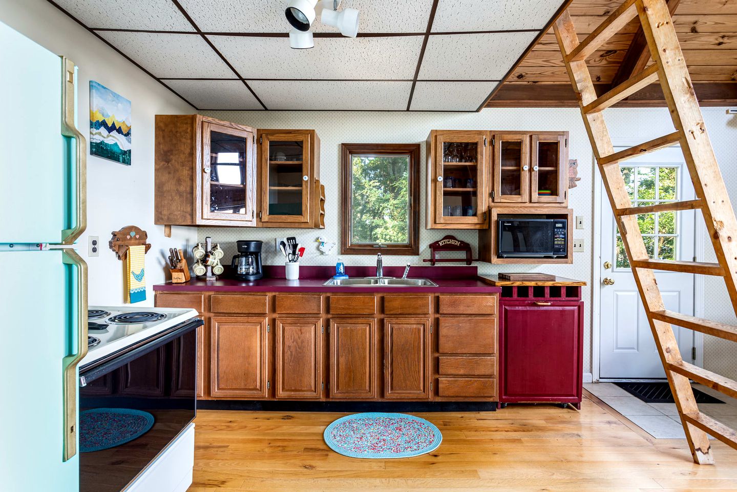 Mountainside Cabin with Hot Tub, Fire Pit and Deck Tucked Away in the Woods of Great Cacapon, WV