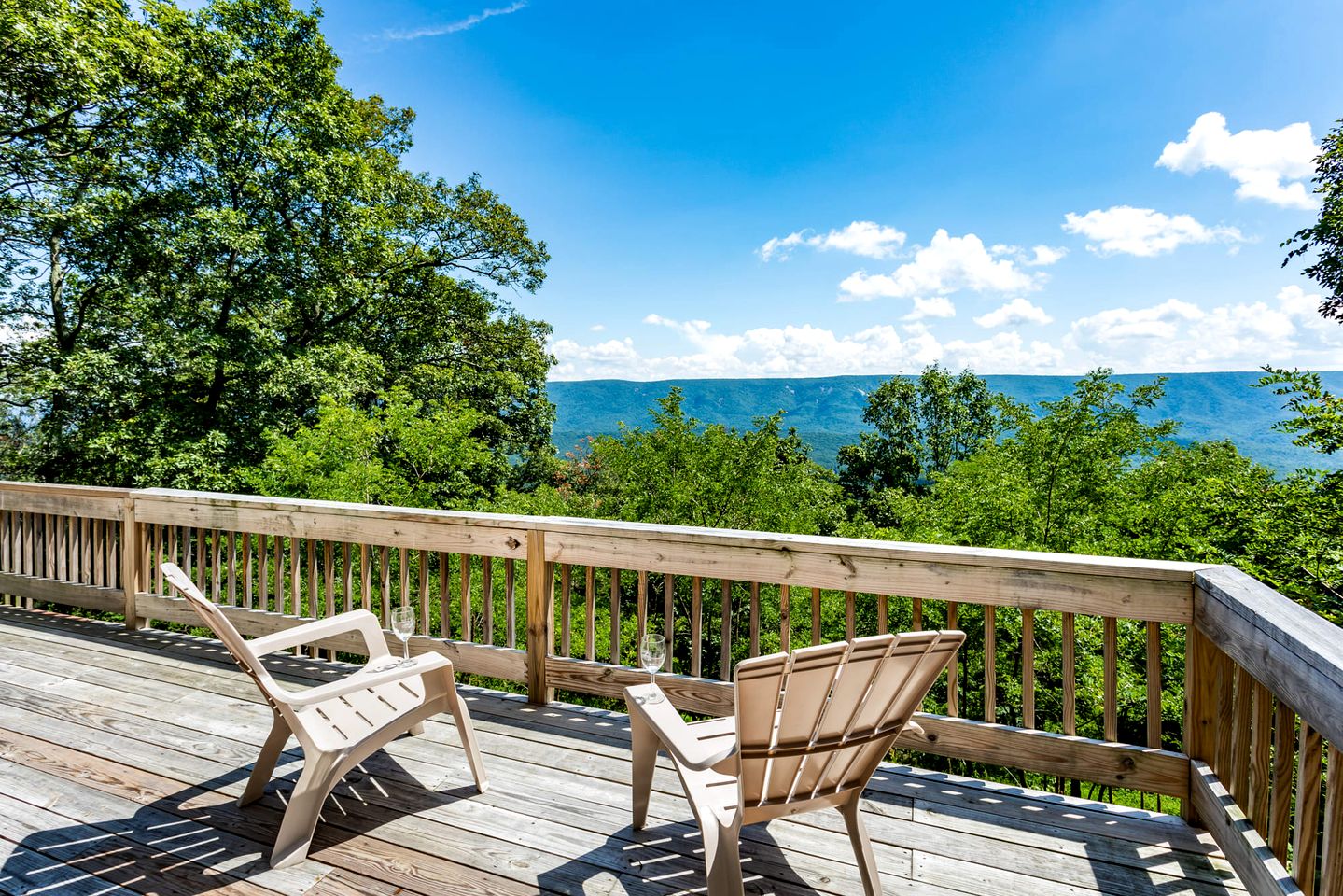 Mountainside Cabin with Hot Tub, Fire Pit and Deck Tucked Away in the Woods of Great Cacapon, WV