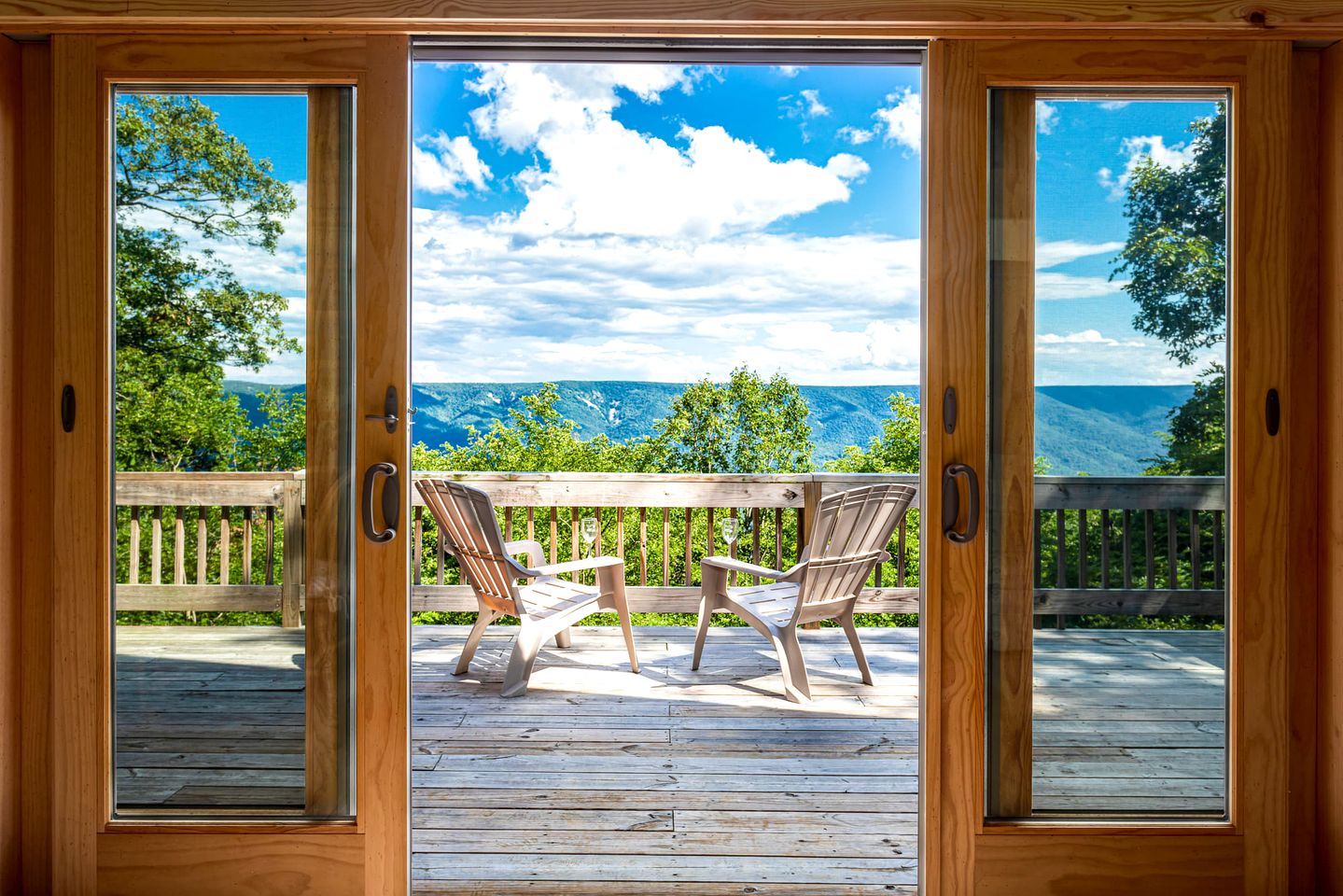 Mountainside Cabin with Hot Tub, Fire Pit and Deck Tucked Away in the Woods of Great Cacapon, WV