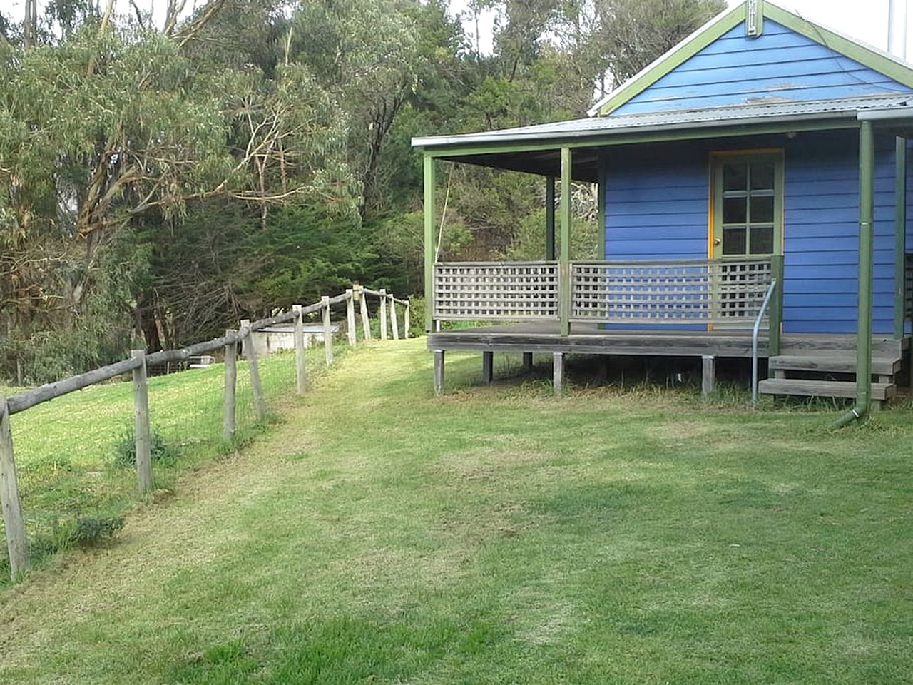 Mountainside Cabin Rental Nestled in a Vineyard near Ararat, Victoria