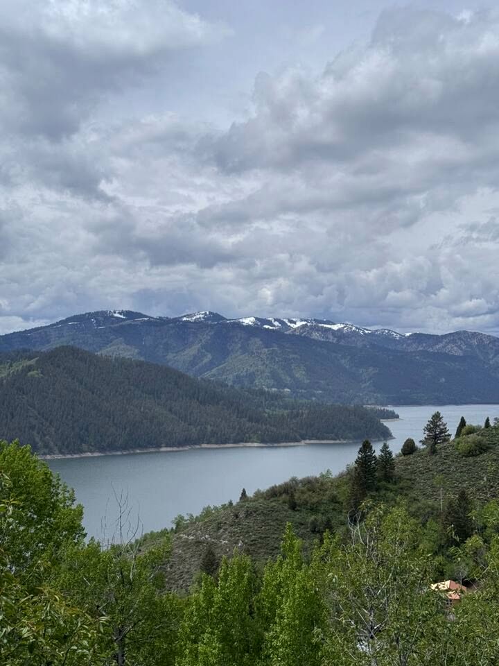 Mountain Cabin with Lake Views and Hot Tub Near Palisades Reservoir, Idaho
