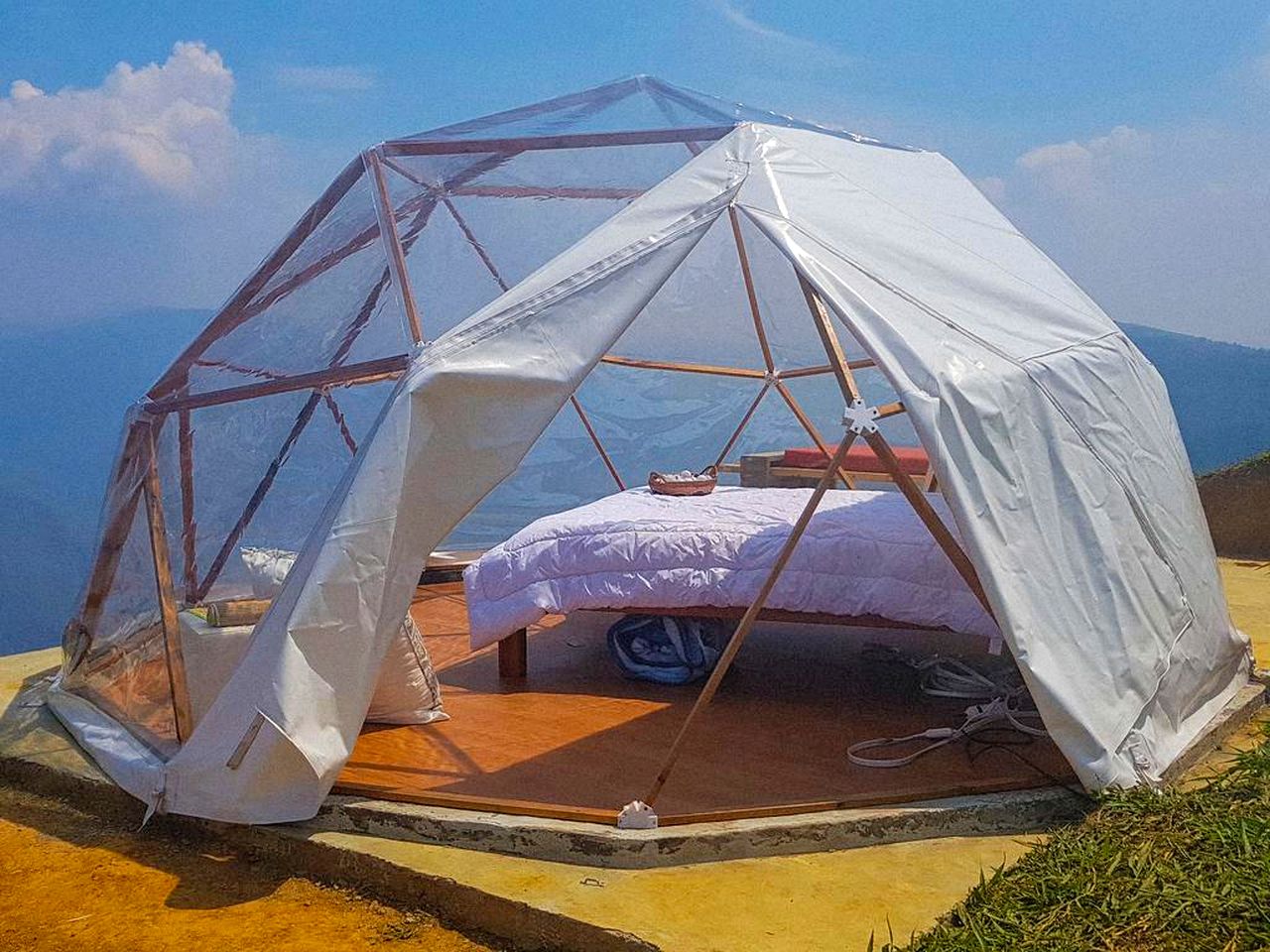 Mountaintop Glamping Dome for a Romantic Getaway in Santander, Colombia