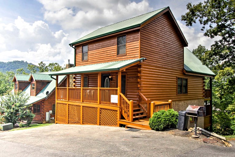 Dreamy Glamping Getaway in Pigeon Forge, at this Mountaintop Cabin Rental for 12
