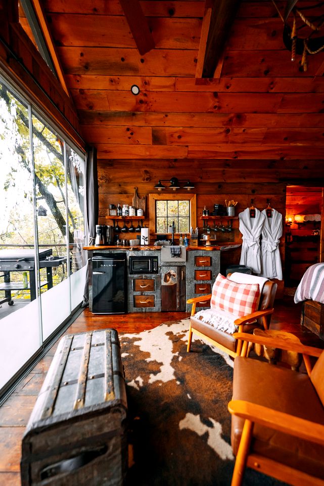 Mountaintop Tree House Retreat With Scenic Views Close to Chattanooga and Tennessee Valley, Georgia