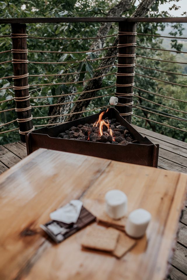 Mountaintop Tree House Retreat With Scenic Views Close to Chattanooga and Tennessee Valley, Georgia