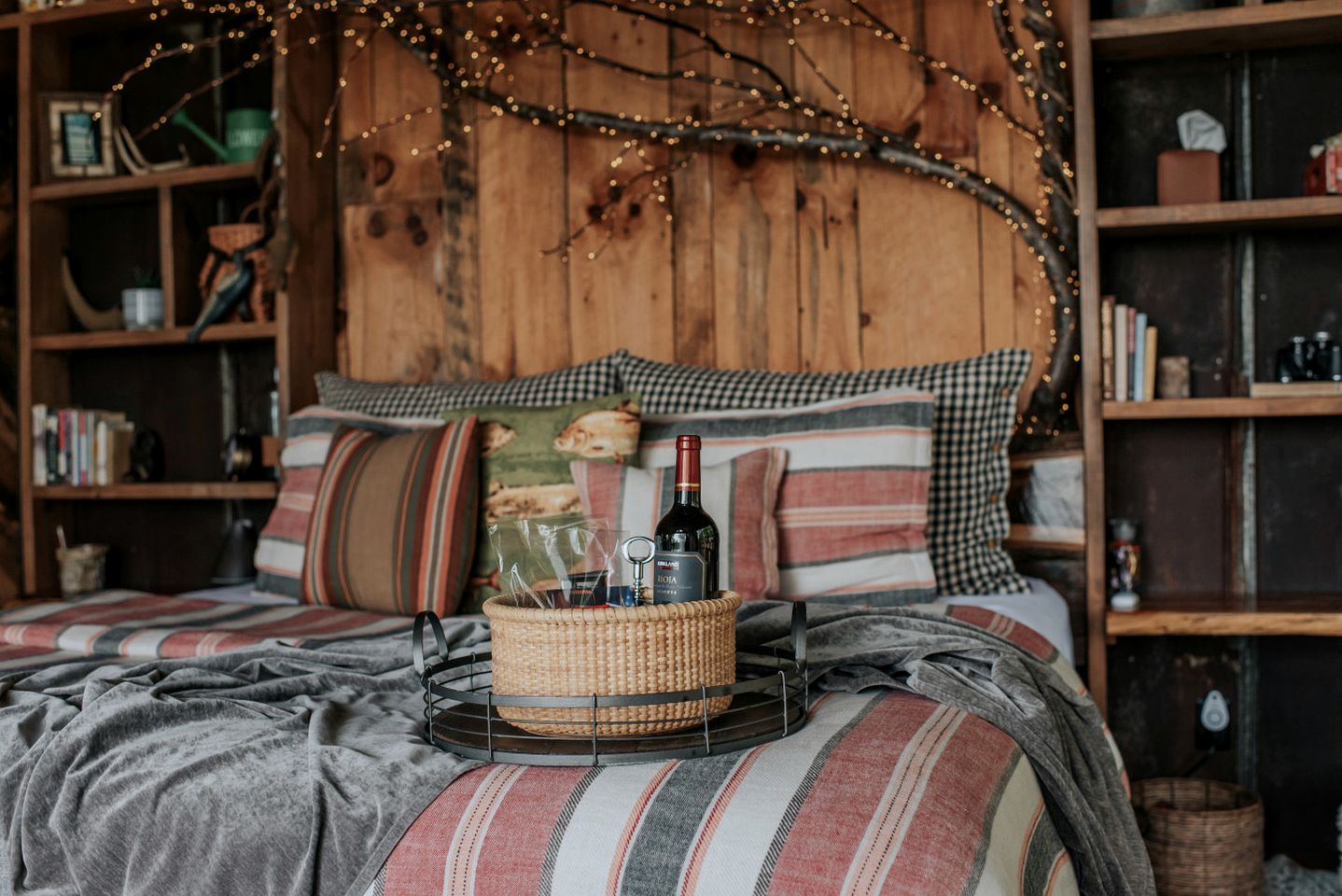 Mountaintop Tree House Retreat With Scenic Views Close to Chattanooga and Tennessee Valley, Georgia