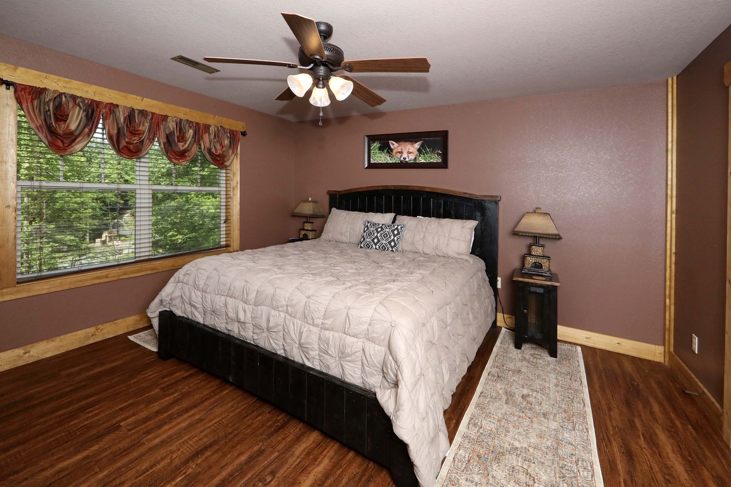 Stunning Cozy Cabin with Game Room, Indoor and Outdoor Swimming Pool and Hot-tub in Gatlinburg, Tennessee