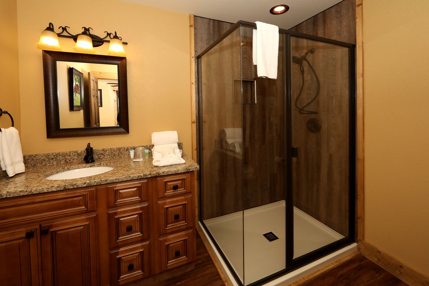 Stunning Cozy Cabin with Game Room, Indoor and Outdoor Swimming Pool and Hot-tub in Gatlinburg, Tennessee