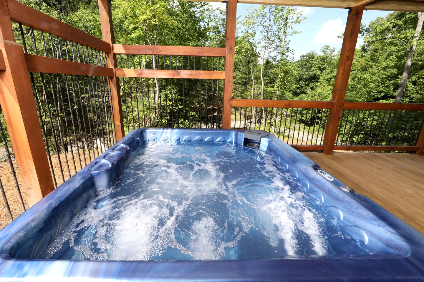 Stunning Cozy Cabin with Game Room, Indoor and Outdoor Swimming Pool and Hot-tub in Gatlinburg, Tennessee