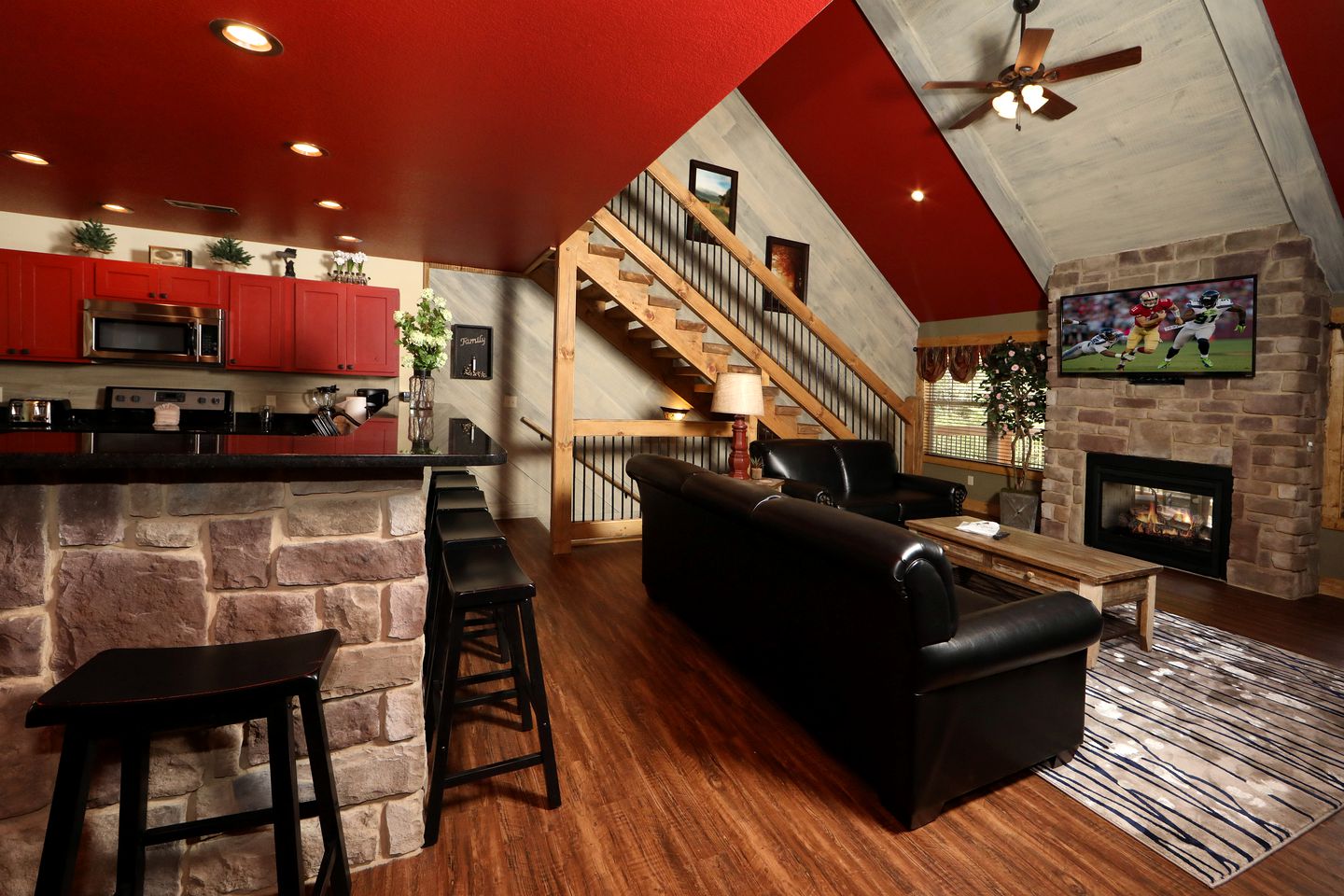 Stunning Cozy Cabin with Game Room, Indoor and Outdoor Swimming Pool and Hot-tub in Gatlinburg, Tennessee