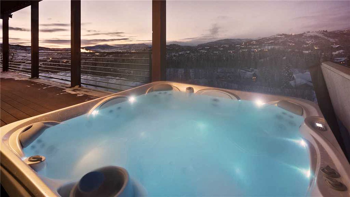 Luxury Vacation Rental with Spectacular Mountain Views in Steamboat Springs, Colorado