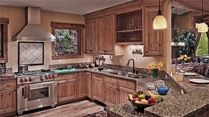 Spacious Family Cabin with a Private Hot Tub in Steamboat Springs, Colorado photo 4