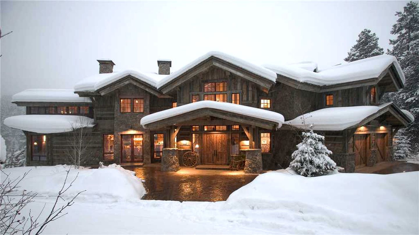 Luxury Mountain Getaway close to Skiing and City Attractions in Steamboat Springs, Colorado