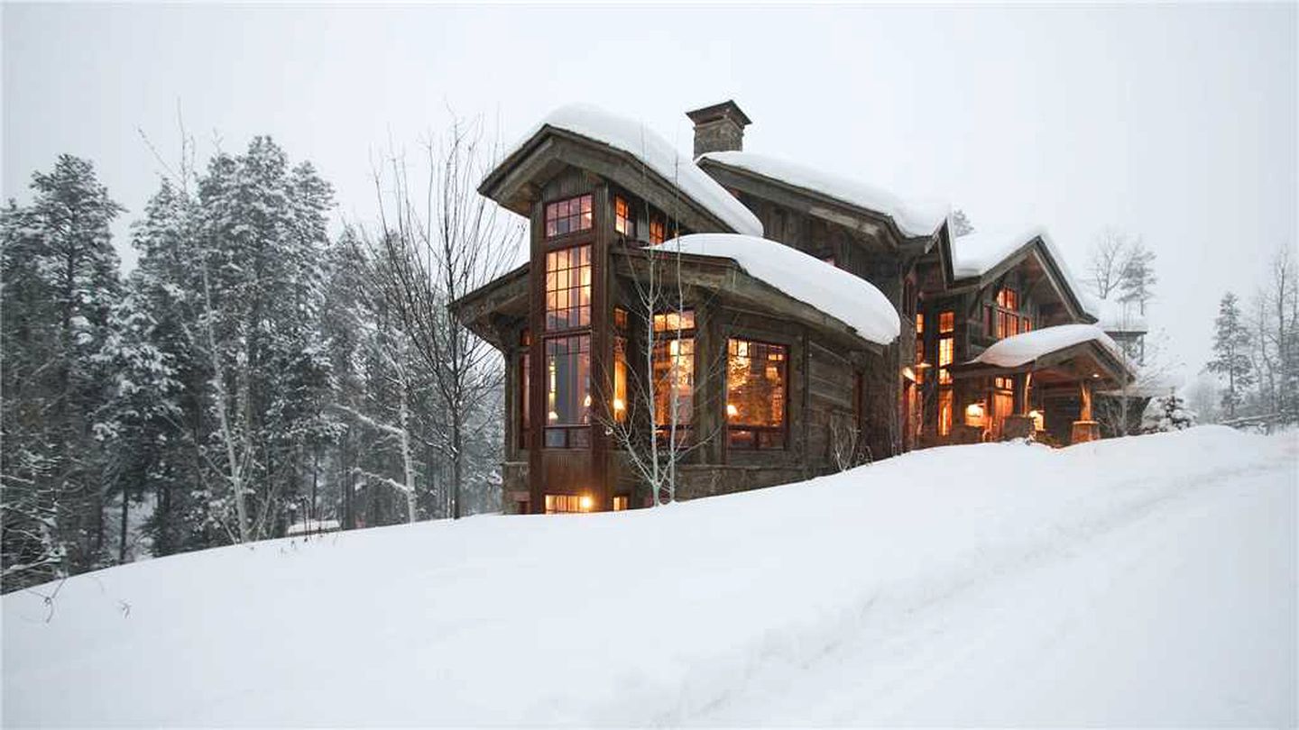 Luxury Mountain Getaway close to Skiing and City Attractions in Steamboat Springs, Colorado