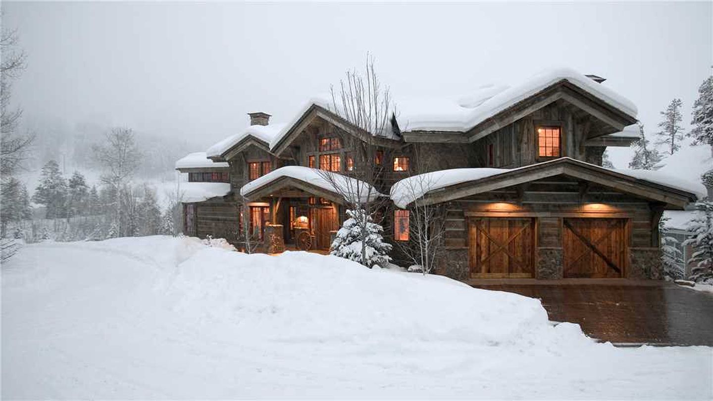 Luxury Mountain Getaway close to Skiing and City Attractions in Steamboat Springs, Colorado