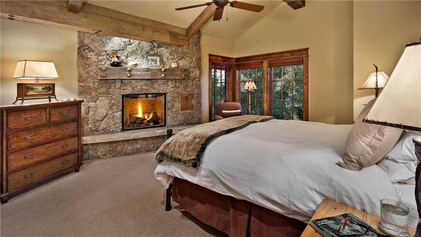 Luxury Mountain Getaway close to Skiing and City Attractions in Steamboat Springs, Colorado