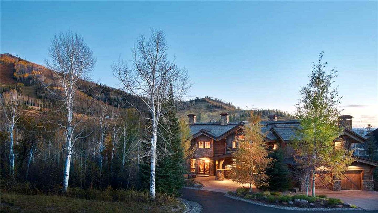 Luxury Mountain Getaway close to Skiing and City Attractions in Steamboat Springs, Colorado