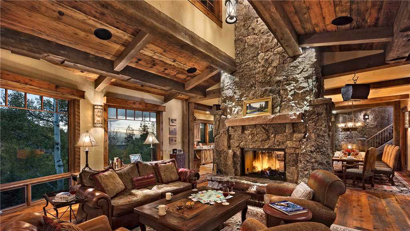 Luxury Mountain Getaway close to Skiing and City Attractions in Steamboat Springs, Colorado