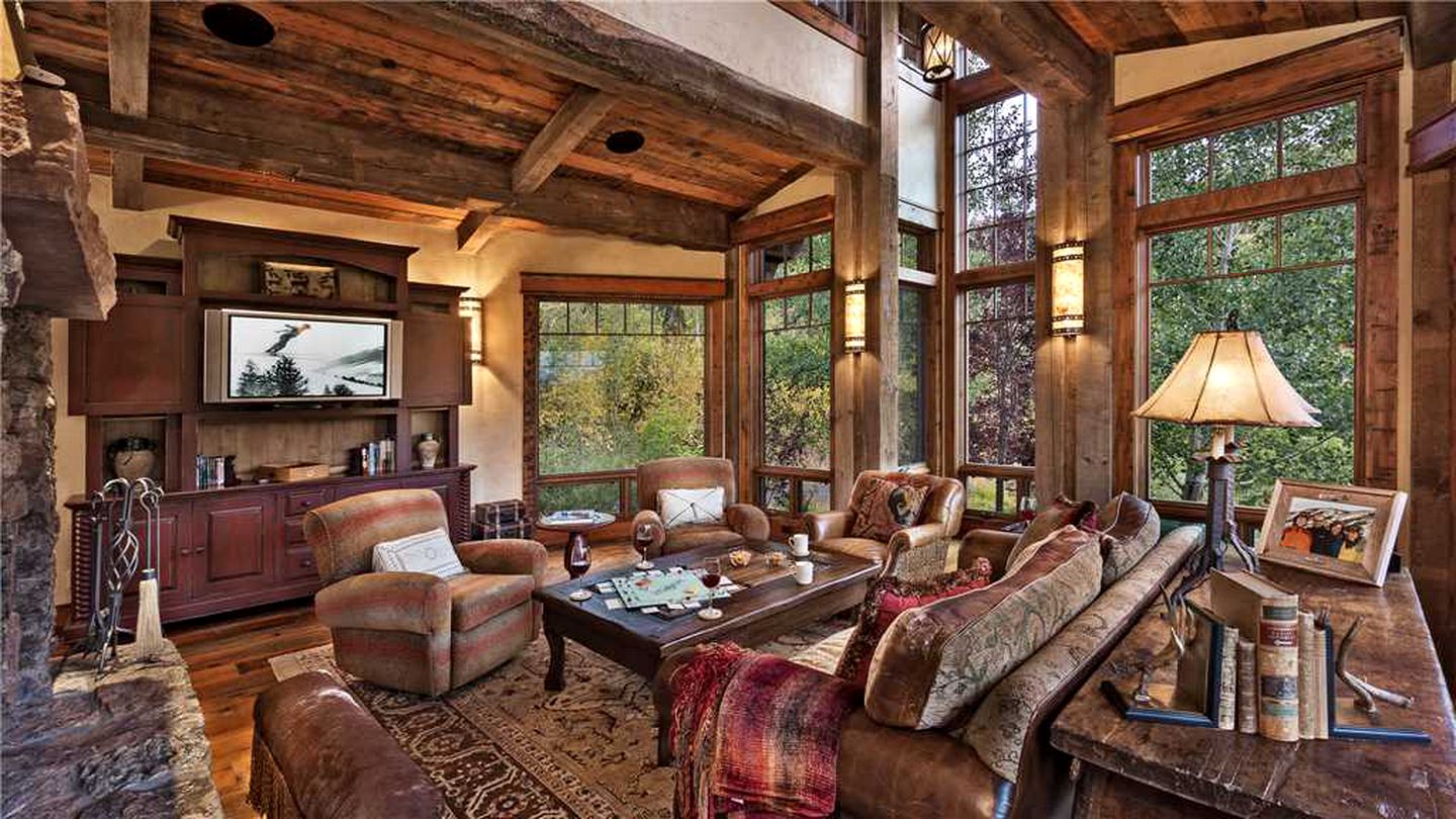 Luxury Mountain Getaway close to Skiing and City Attractions in Steamboat Springs, Colorado