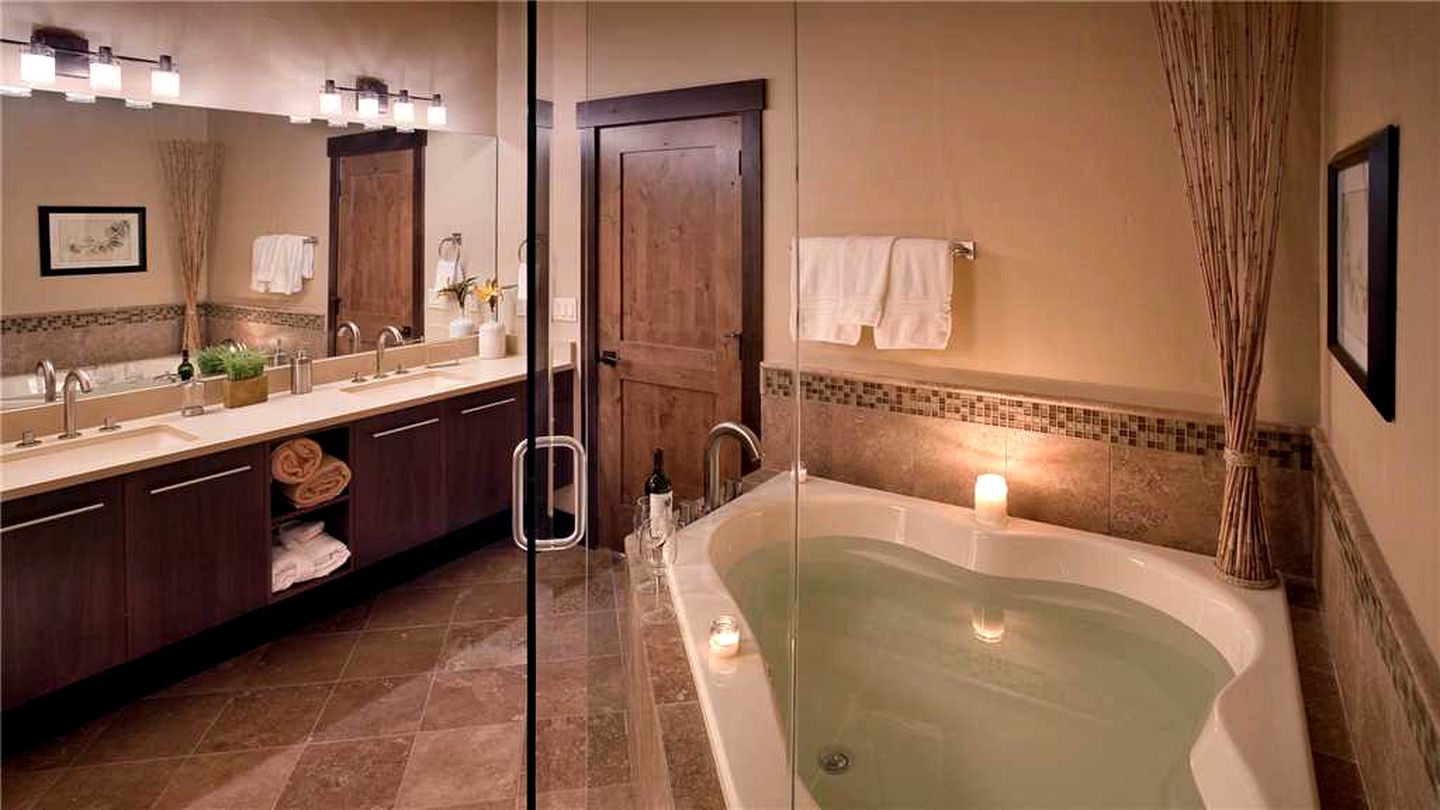 Cozy Pet-Friendly Vacation Rental with a Private Hot Tub near Steamboat Ski Resort, Colorado