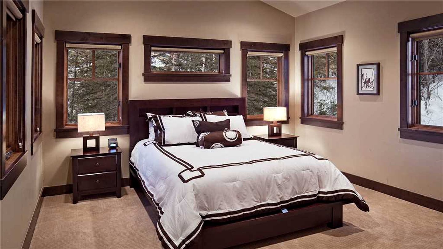 Cozy Pet-Friendly Vacation Rental with a Private Hot Tub near Steamboat Ski Resort, Colorado