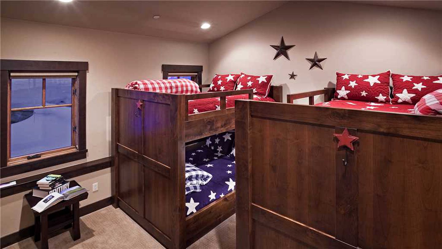 Cozy Pet-Friendly Vacation Rental with a Private Hot Tub near Steamboat Ski Resort, Colorado