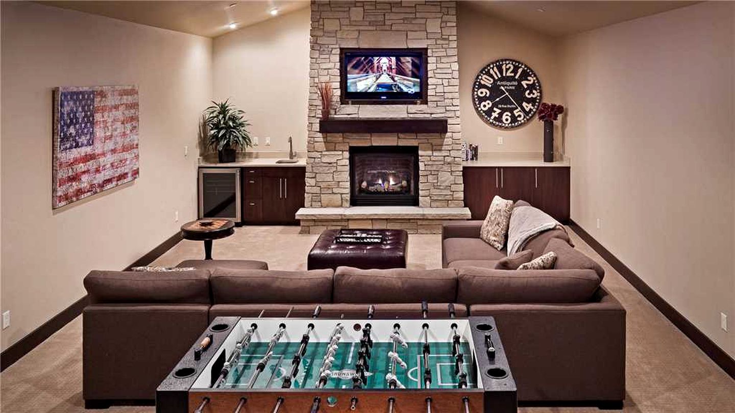 Cozy Pet-Friendly Vacation Rental with a Private Hot Tub near Steamboat Ski Resort, Colorado