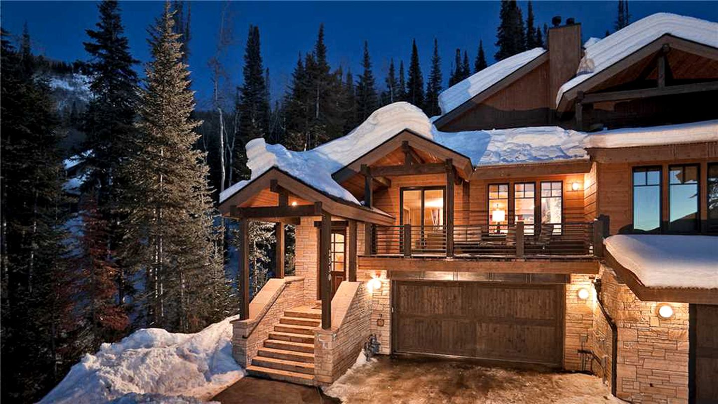 Cozy Pet-Friendly Vacation Rental with a Private Hot Tub near Steamboat Ski Resort, Colorado