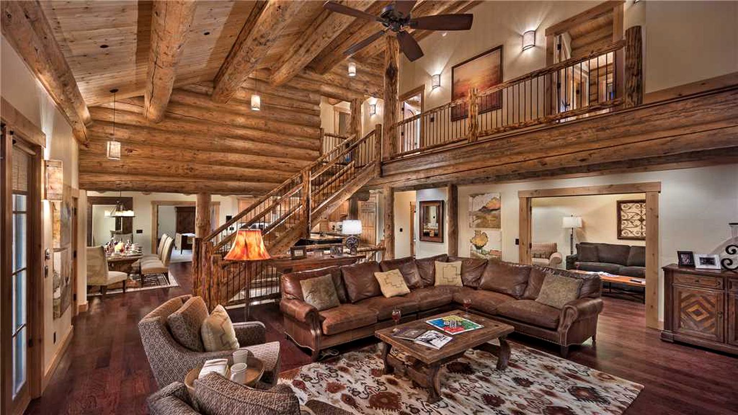 Rustic Vacation Rental with Exposed Log Beams near the Steamboat Ski Area, Colorado