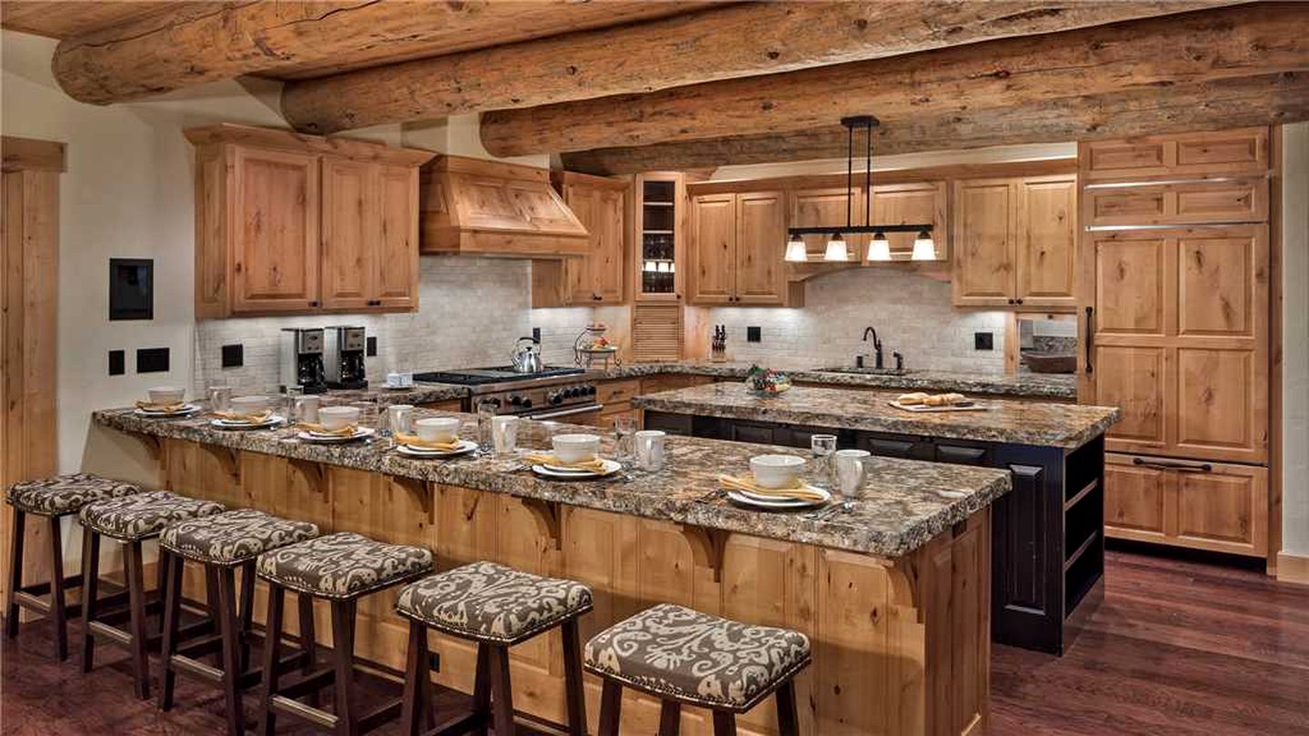 Rustic Vacation Rental with Exposed Log Beams near the Steamboat Ski Area, Colorado