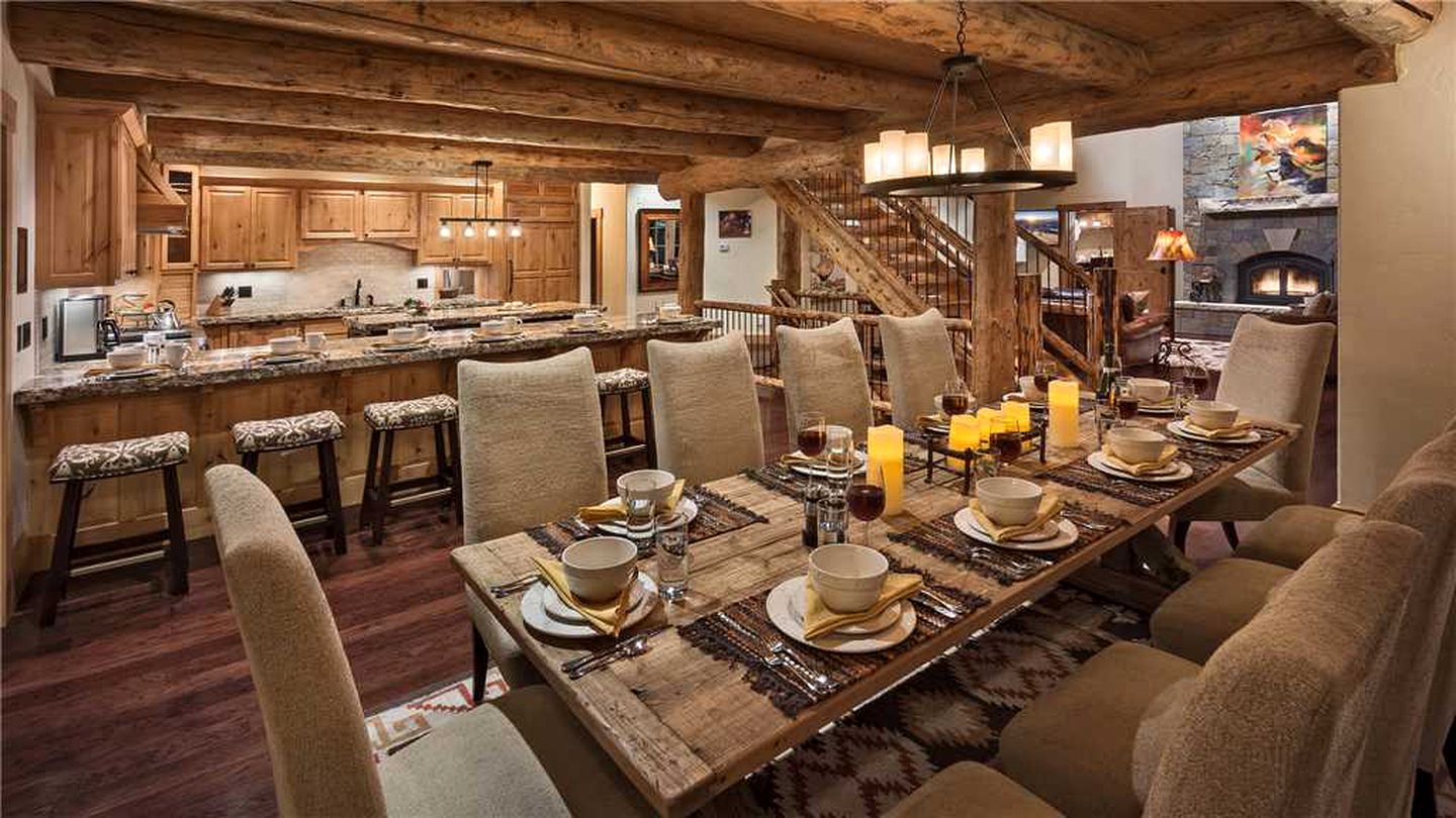 Rustic Vacation Rental with Exposed Log Beams near the Steamboat Ski Area, Colorado