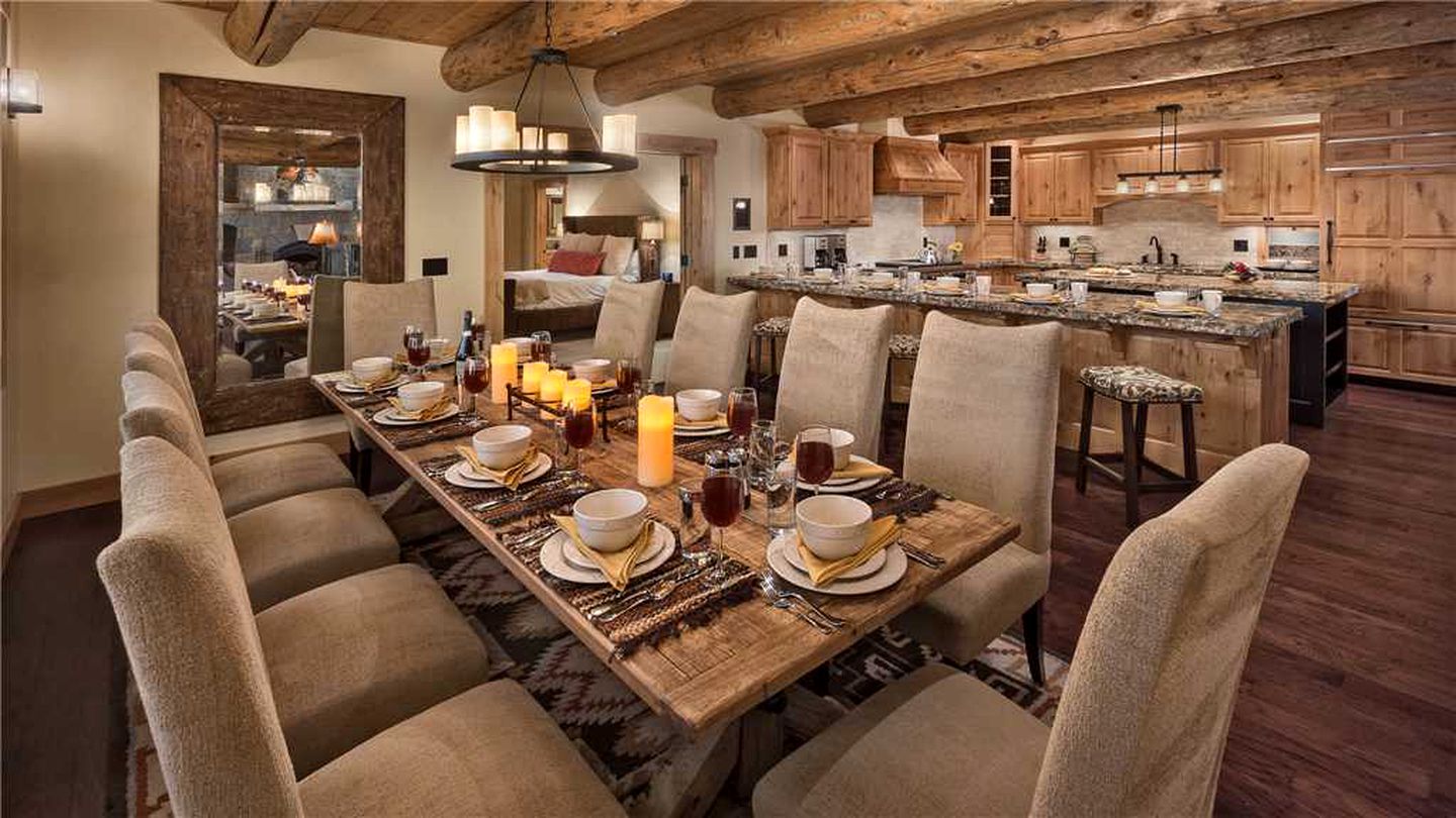 Rustic Vacation Rental with Exposed Log Beams near the Steamboat Ski Area, Colorado