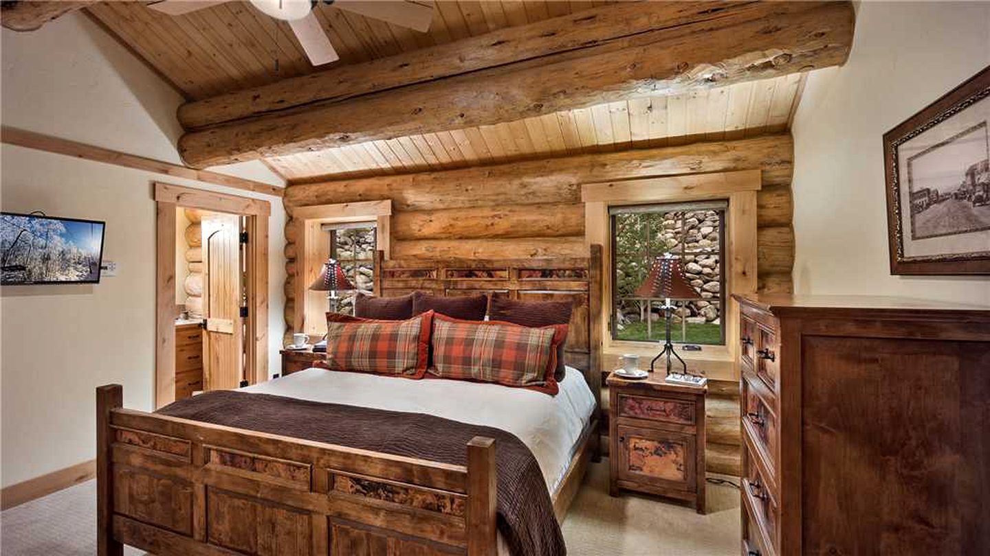 Rustic Vacation Rental with Exposed Log Beams near the Steamboat Ski Area, Colorado