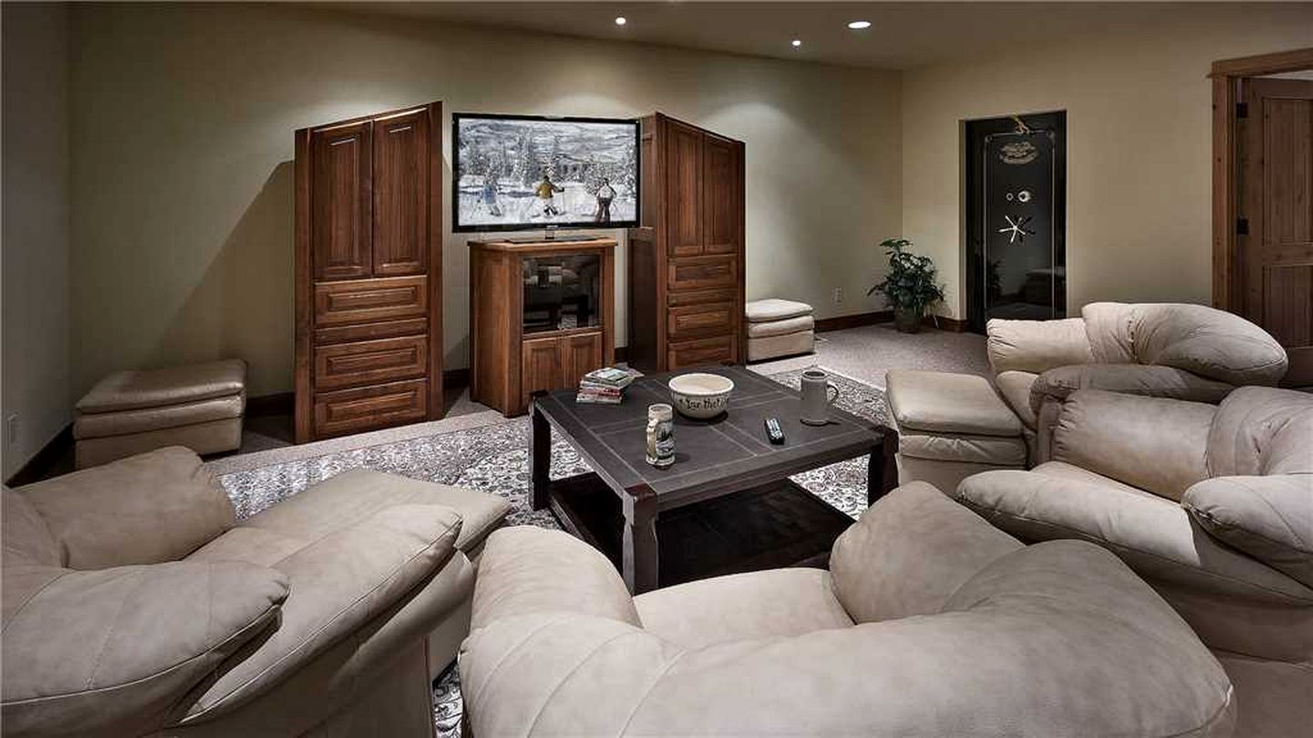 Luxury Vacation Rental with a Hot Tub and Indoor Climbing Wall in Steamboat Springs, Colorado