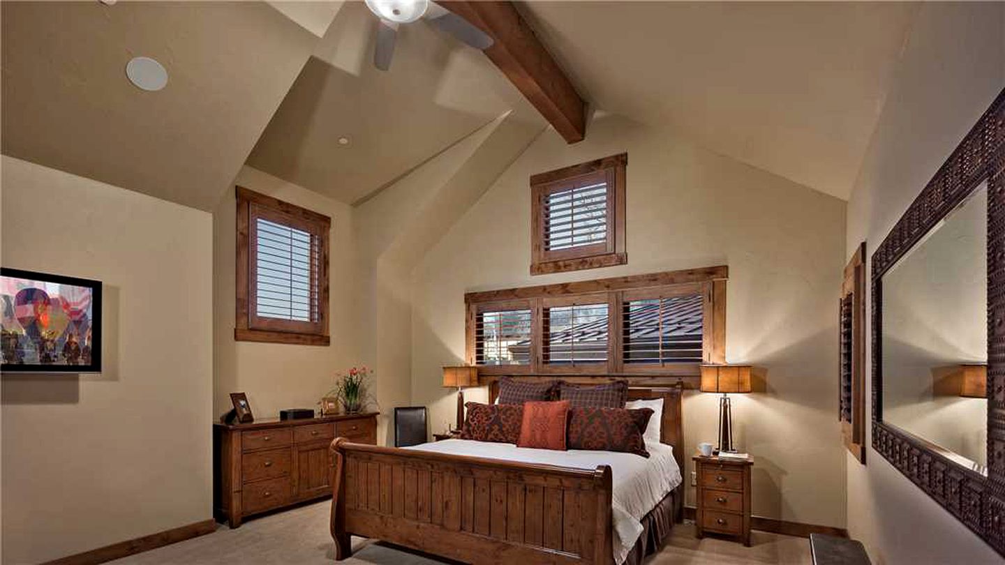Hillside Vacation Rental with a Hot Tub near Lake Catamount, Colorado