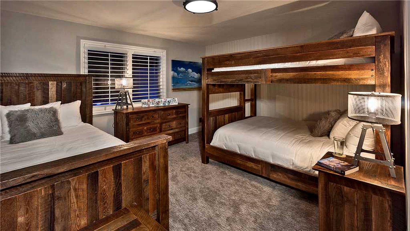 Spacious Vacation Rental for a Mountain Getaway near Fish Creek Falls, Colorado