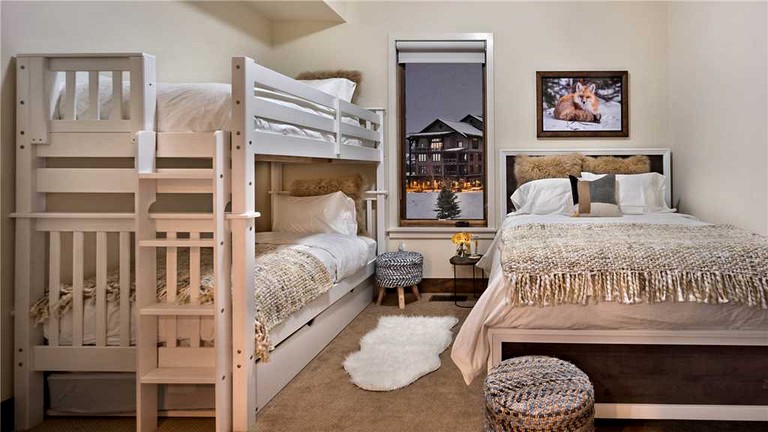 Cabins (Steamboat Springs, Colorado, United States)