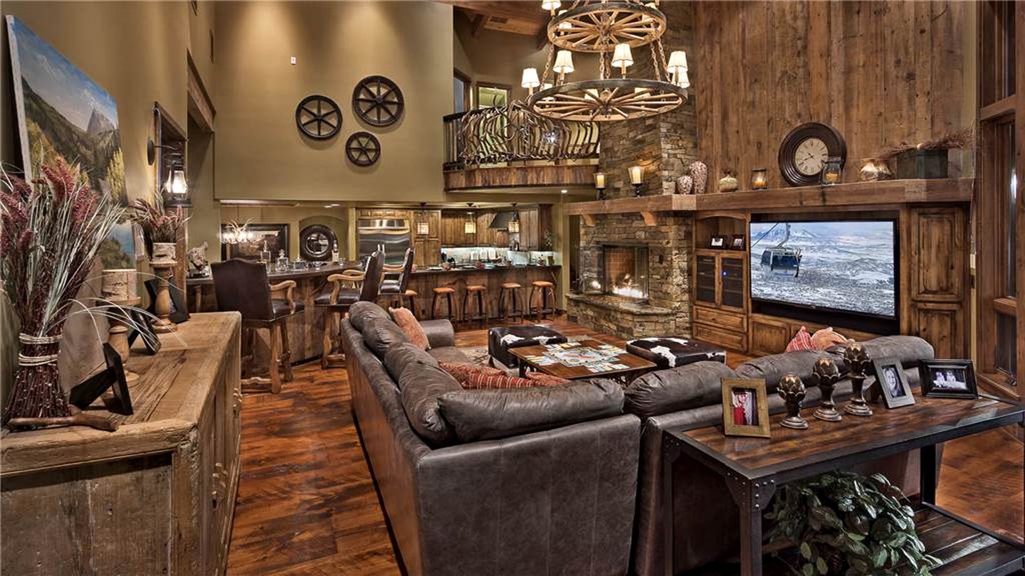 Charming Vacation Rental with a Hot Tub near Stagecoach Reservoir, Colorado